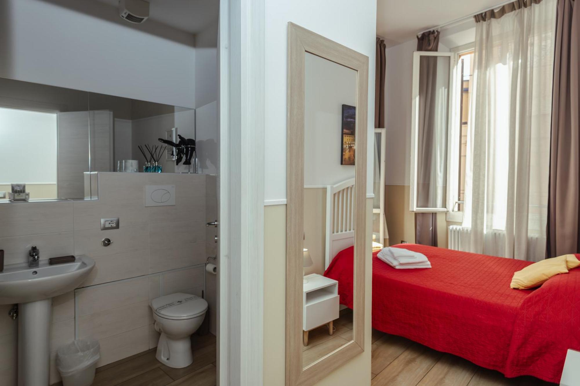 Il Tiro Rooms โบโลญญา ภายนอก รูปภาพ